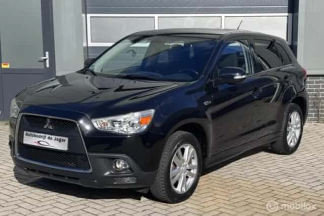 Mitsubishi ASX (2010) thumbnail 1