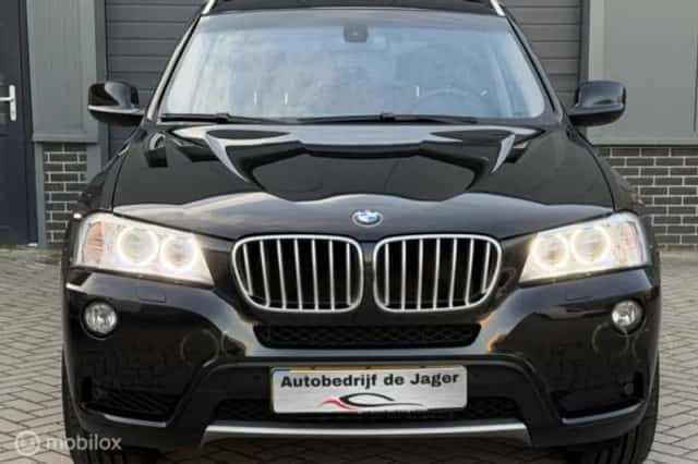 BMW X3 (2011) thumbnail 2