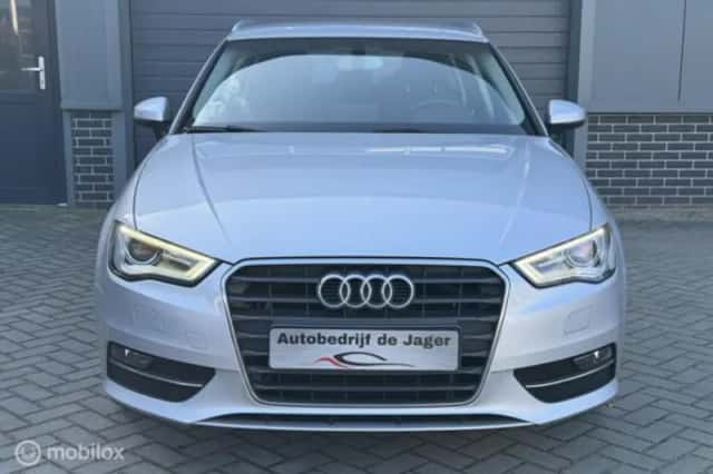 Audi A3 (2014) thumbnail 2