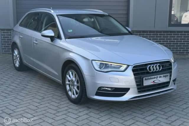 Audi A3 (2014) thumbnail 3