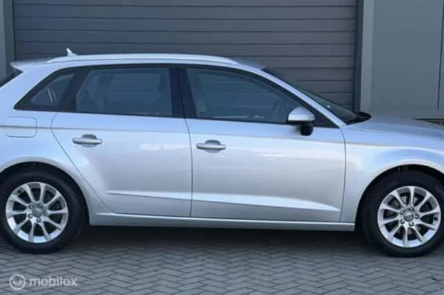 Audi A3 (2014) thumbnail 4