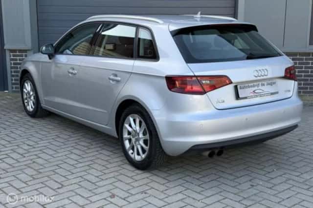 Audi A3 (2014) thumbnail 5