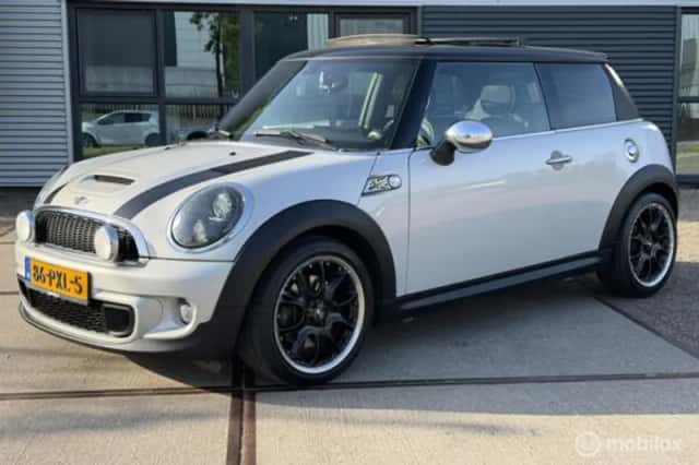 MINI Mini 1 6 Cooper s (2011) thumbnail 1