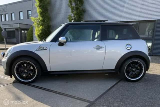 MINI Mini 1 6 Cooper s (2011) thumbnail 2