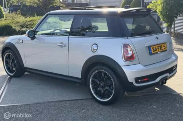 MINI Mini 1 6 Cooper s (2011) thumbnail 3