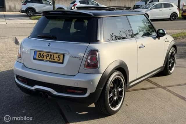 MINI Mini 1 6 Cooper s (2011) thumbnail 5