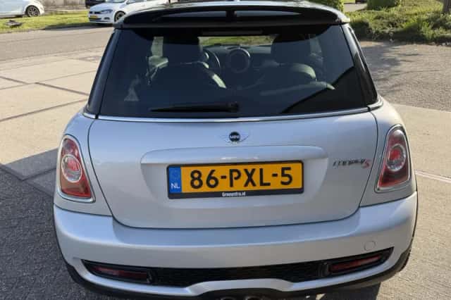 MINI Cooper S (2011) thumbnail 4