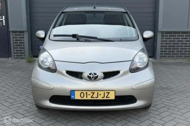 Toyota Aygo (2008) thumbnail 2