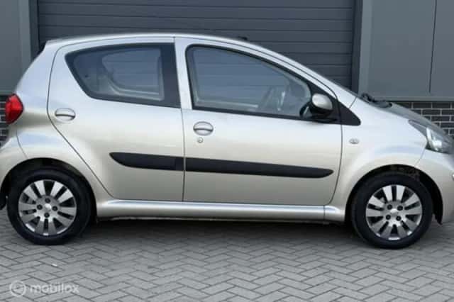 Toyota Aygo (2008) thumbnail 4