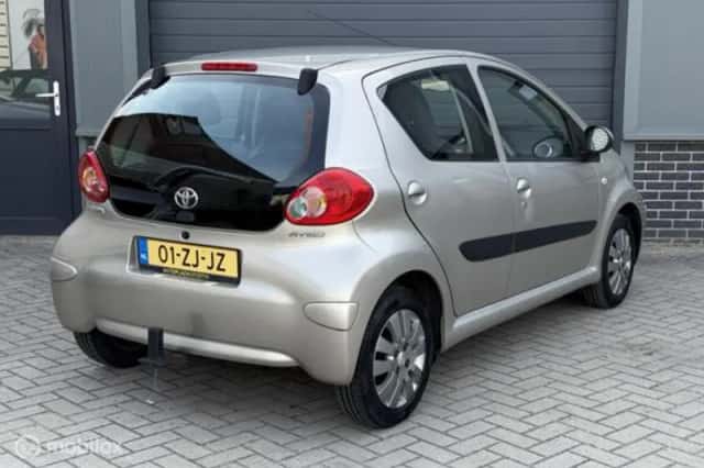 Toyota Aygo (2008) thumbnail 5
