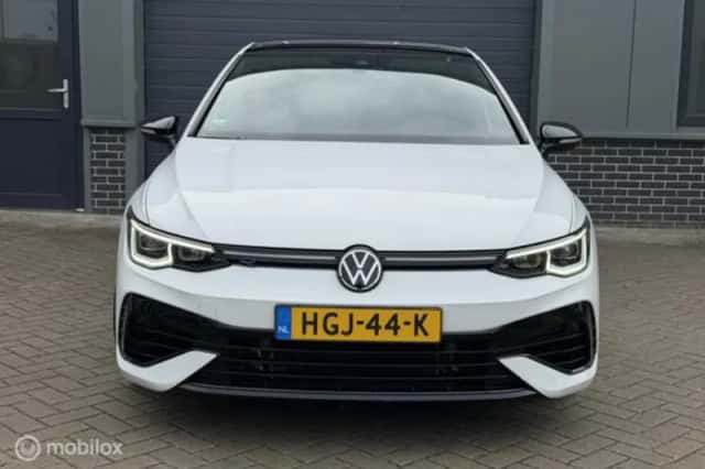 Volkswagen Golf (2021) thumbnail 2
