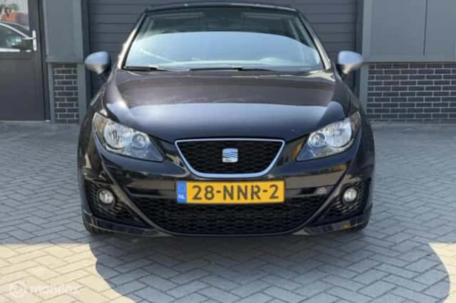 SEAT Ibiza (2010) thumbnail 2