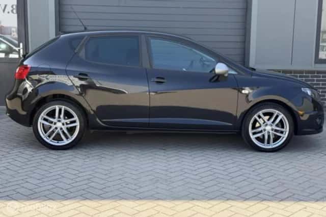 SEAT Ibiza (2010) thumbnail 4