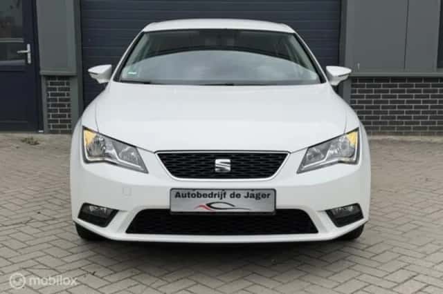 SEAT Leon (2013) thumbnail 2