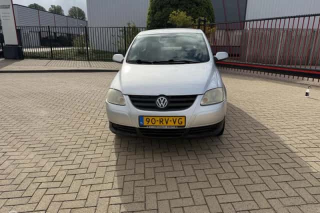 Volkswagen Fox (2005) thumbnail 2