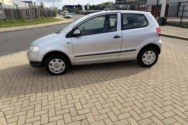 Volkswagen Fox (2005) thumbnail 3