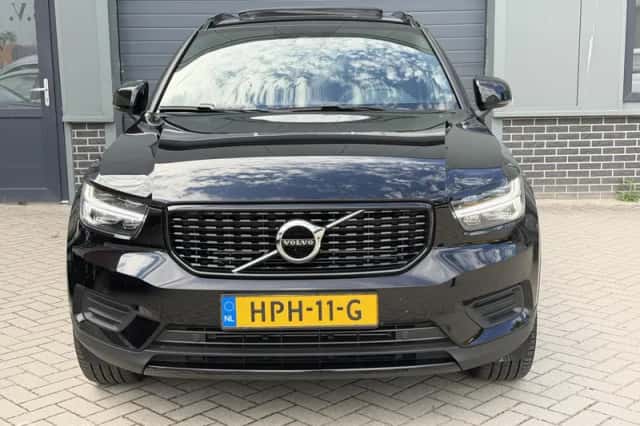 Volvo XC40 (2021) thumbnail 2