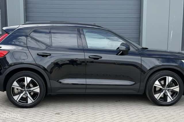 Volvo XC40 (2021) thumbnail 3