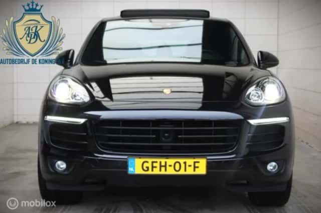 Porsche Cayenne (2017) thumbnail 2