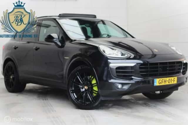 Porsche Cayenne (2017) thumbnail 3