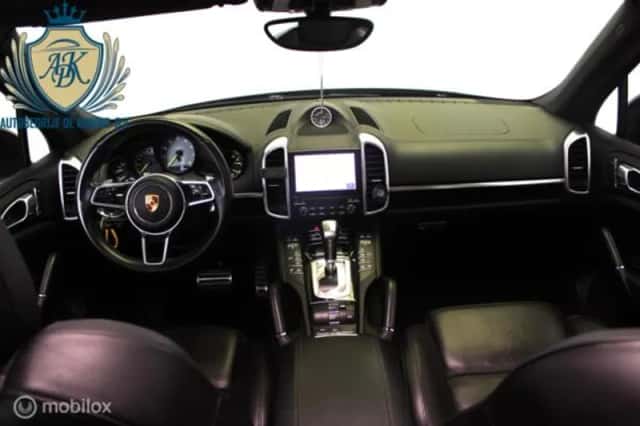 Porsche Cayenne (2017) thumbnail 6