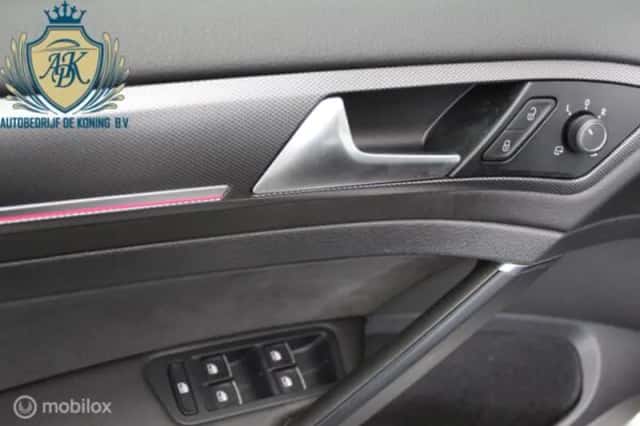 Volkswagen Golf (2019) thumbnail 6