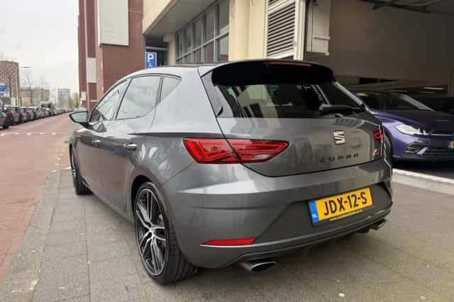 SEAT Leon (2018) thumbnail 3