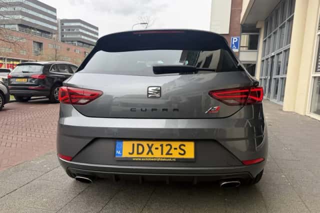SEAT Leon (2018) thumbnail 4