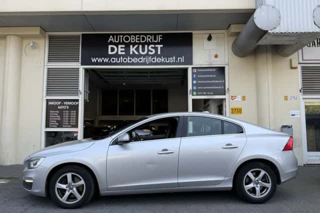 Volvo S60 (2017) thumbnail 1
