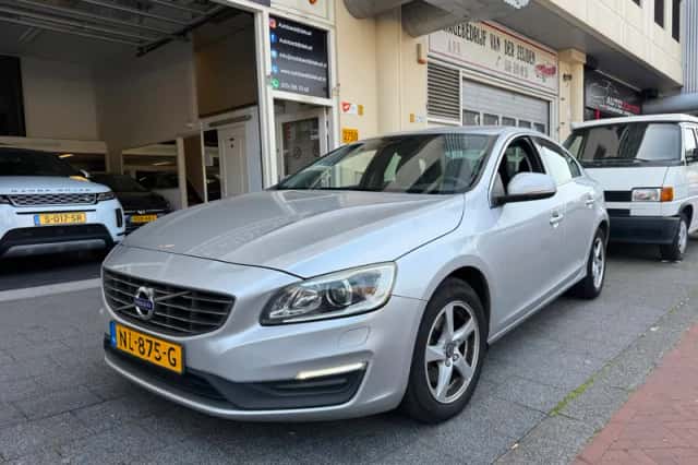 Volvo S60 (2017) thumbnail 2