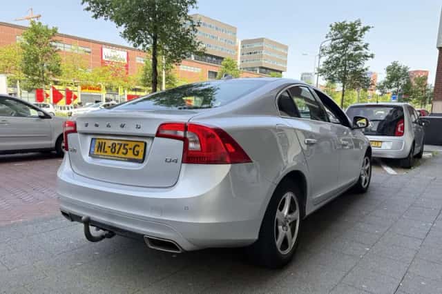 Volvo S60 (2017) thumbnail 5