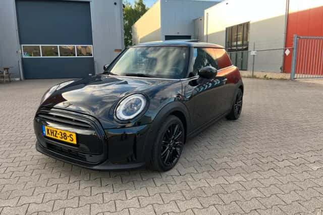 MINI Cooper (2022) thumbnail 1