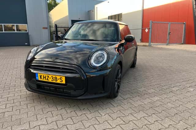 MINI Cooper (2022) thumbnail 2