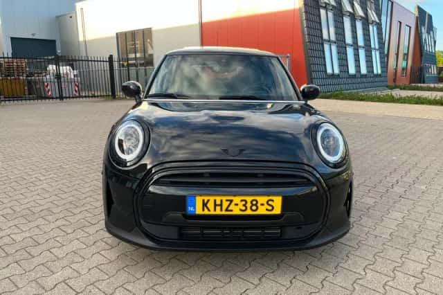 MINI Cooper (2022) thumbnail 3