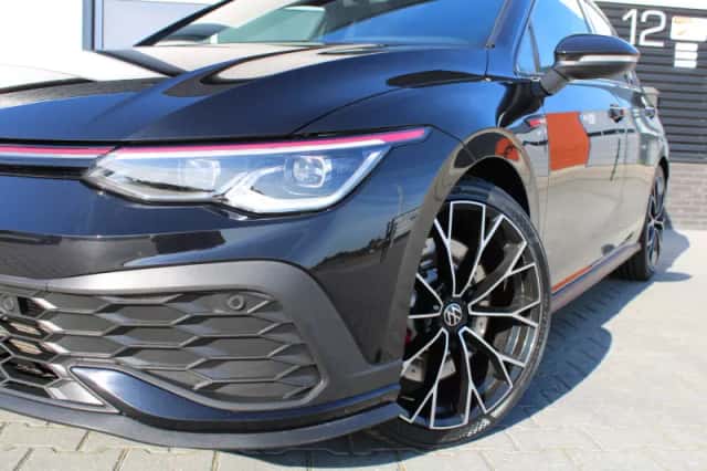 Volkswagen Golf (2022) thumbnail 2