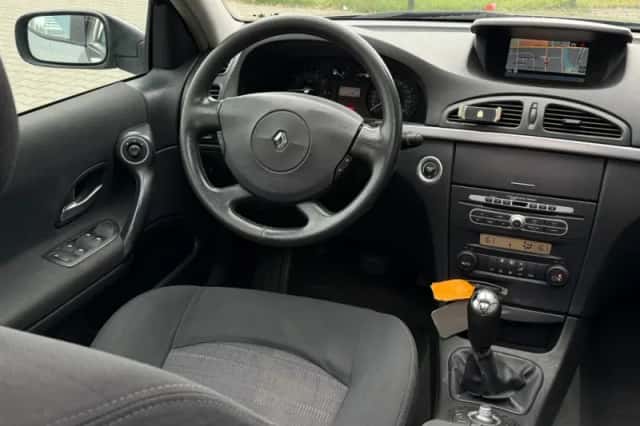 Renault Laguna (2008) thumbnail 2
