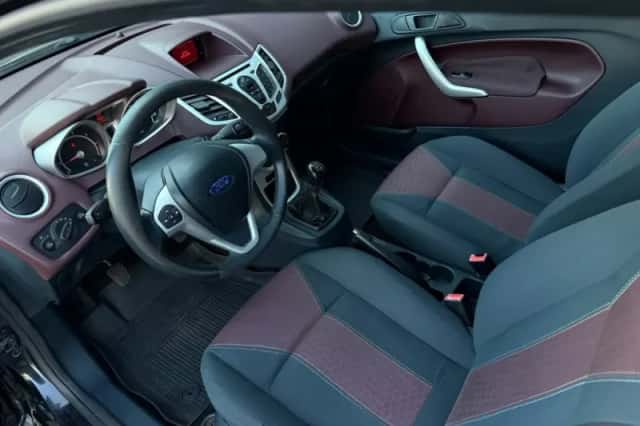 Ford Fiesta (2009) thumbnail 2
