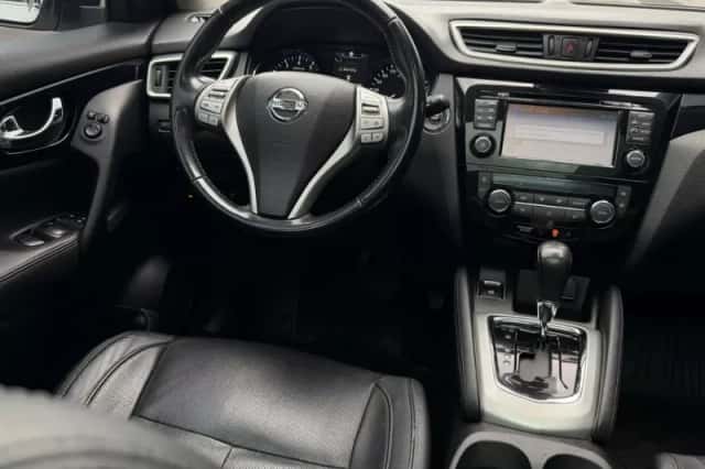 Nissan Qashqai (2015) thumbnail 2