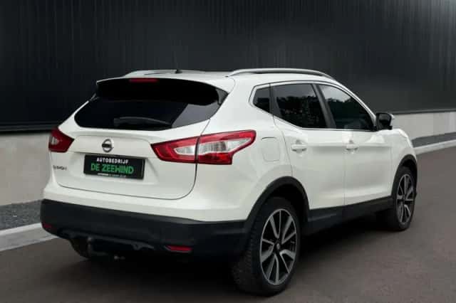 Nissan Qashqai (2015) thumbnail 3