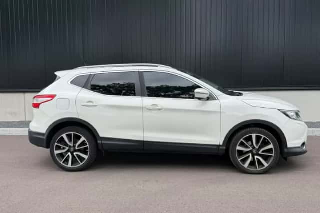 Nissan Qashqai (2015) thumbnail 4