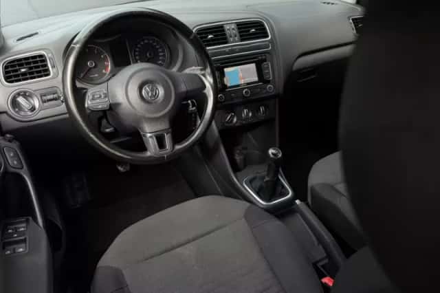 Volkswagen Polo (2010) thumbnail 2