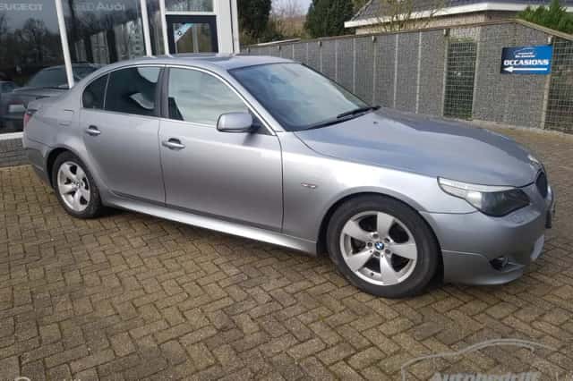 BMW 5-Serie (2003) thumbnail 2