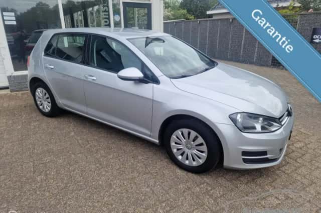 Volkswagen Golf (2014) thumbnail 3
