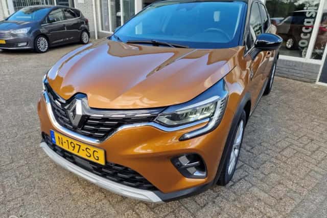 Renault Captur (2021) thumbnail 4
