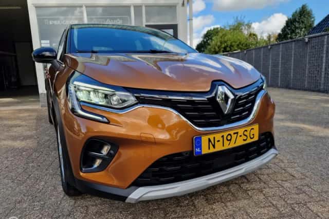 Renault Captur (2021) thumbnail 5