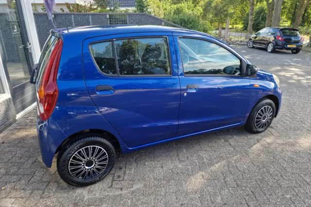 Daihatsu Cuore (2010) thumbnail 5