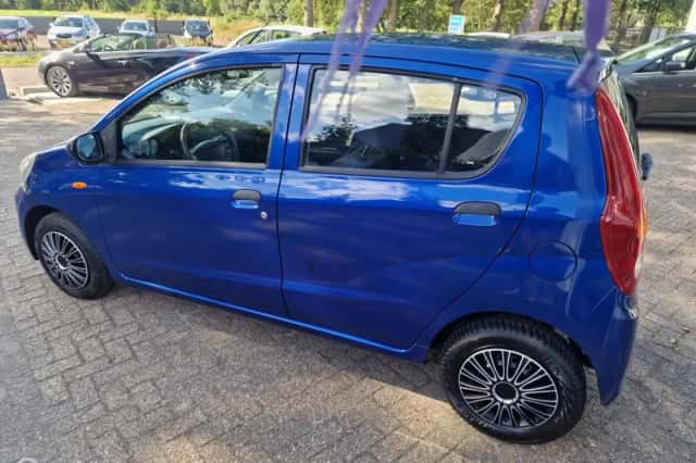 Daihatsu Cuore (2010) thumbnail 6