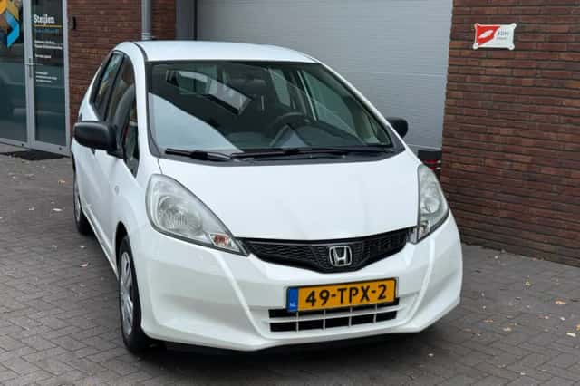 Honda Jazz (2012) thumbnail 2