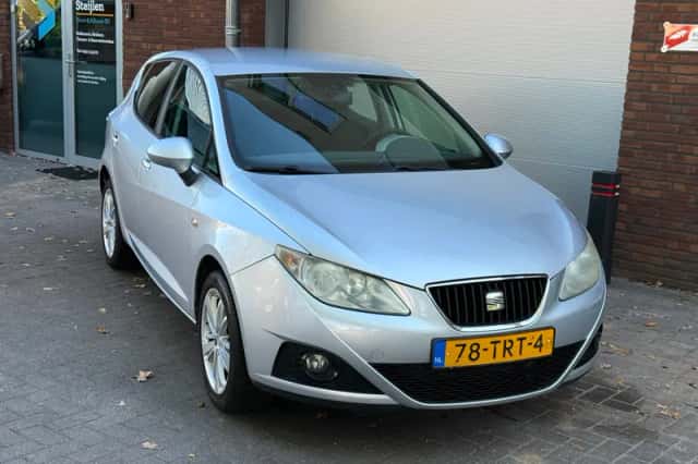 SEAT Ibiza (2011) thumbnail 2