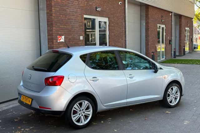 SEAT Ibiza (2011) thumbnail 3